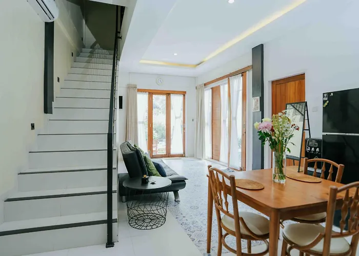 Shantia 10 Minutes Walk To Double Six Villa *