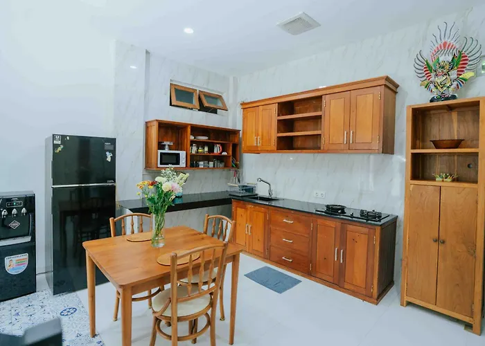 Shantia 10 Minutes Walk To Double Six Villa Seminyak (Bali)
