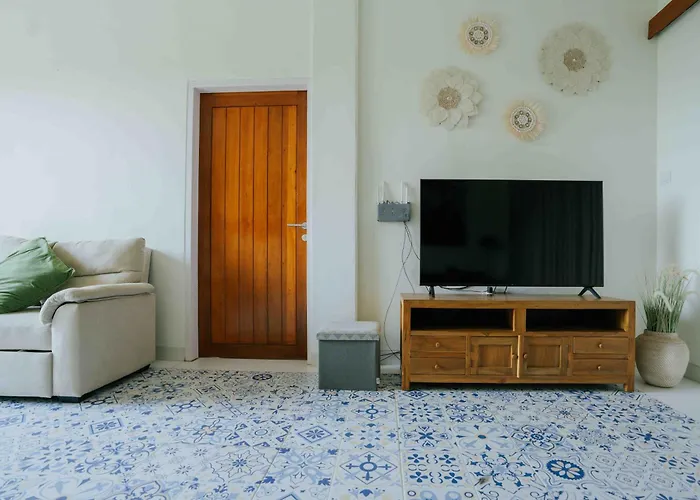 Shantia 10 Minutes Walk To Double Six Villa *