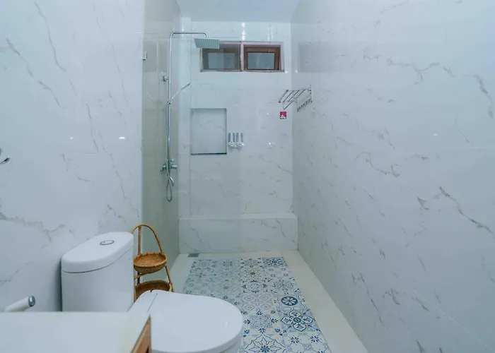 Shantia 10 Minutes Walk To Double Six Villa